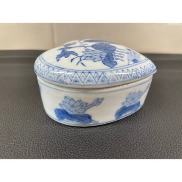 Collection of Blue and White Lidded Dishes Keepsake Boxes - Picture 2 of 12